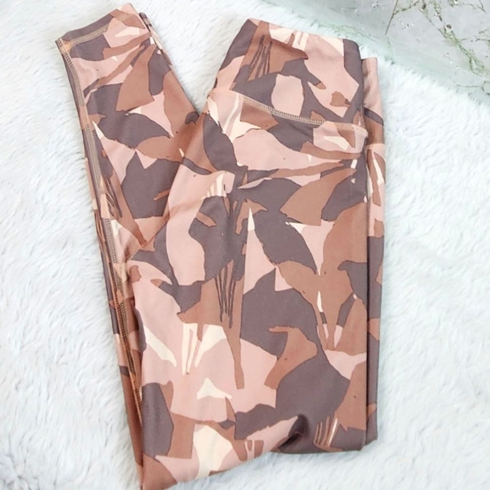TAHARI SPORT Cammo Leggings
